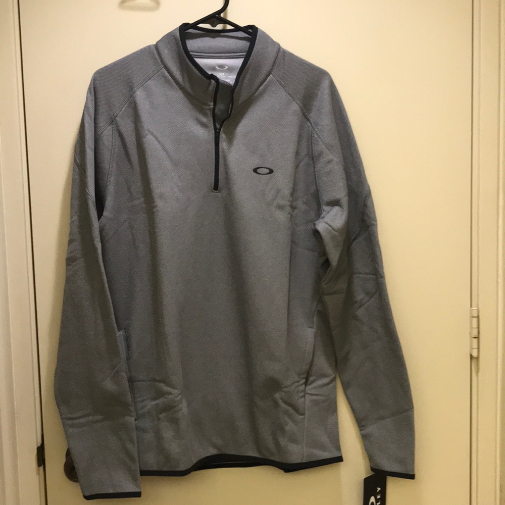 Brand New with Tags Oakley Pull Over